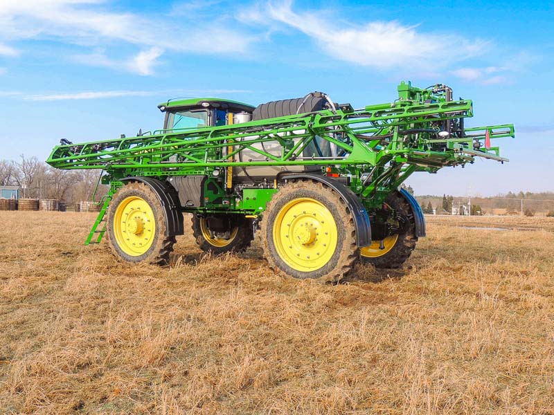 John Deere R4045 with Millennium aluminum spray boom